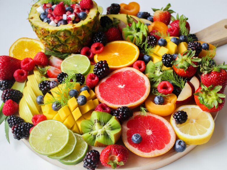 sliced fruits on tray 1132047 768x576